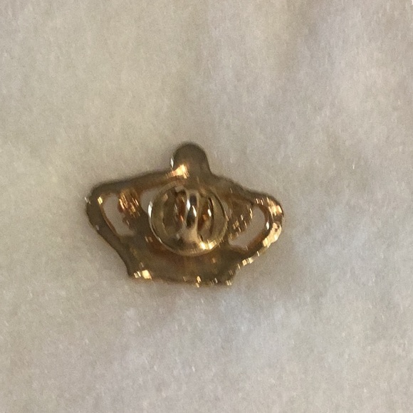 Golden Crown Brooch - Picture 3 of 4